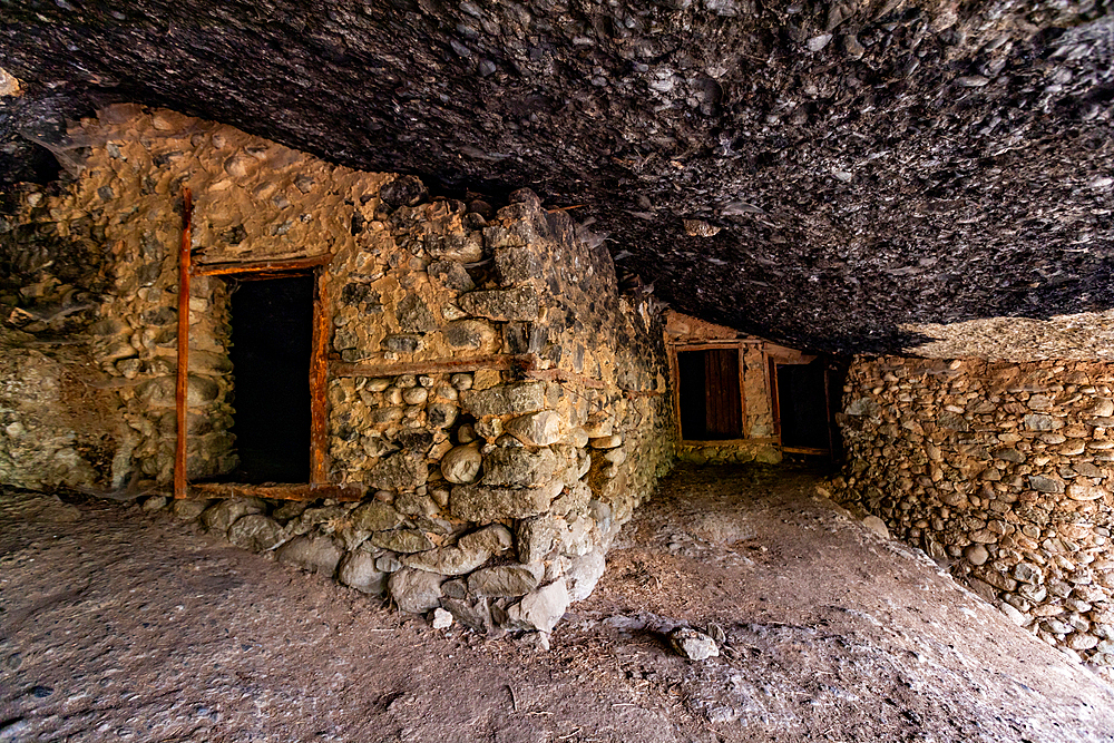 Abandoned monastic cave houses, Meteora, Thessaly, Greece, Europe