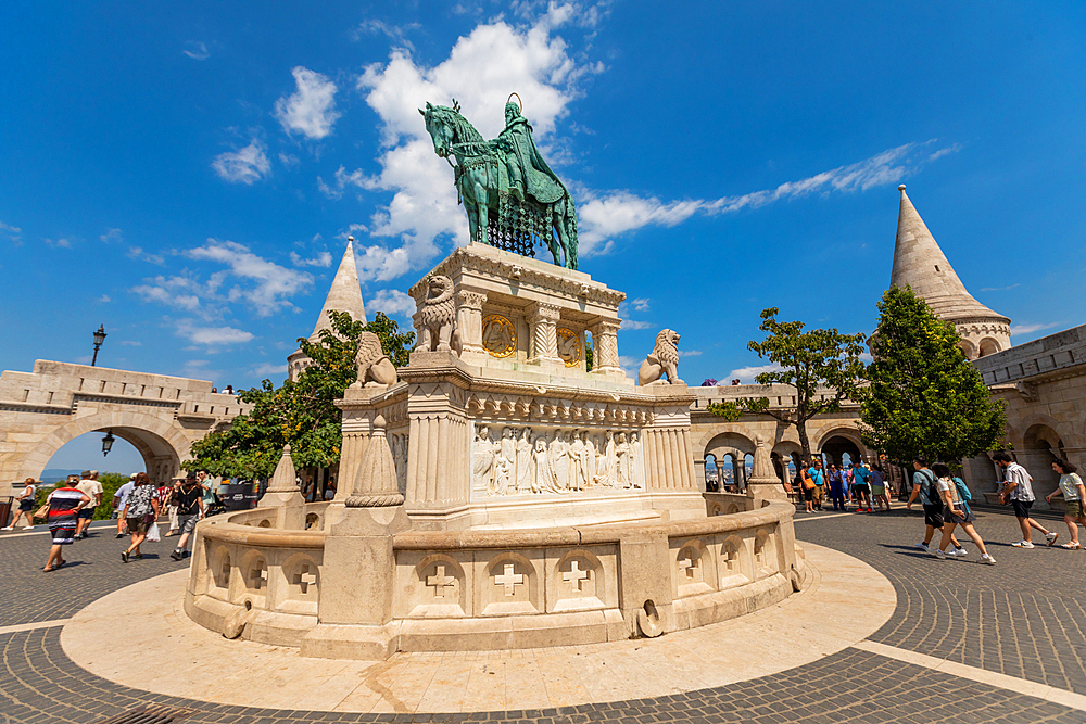 Fisherman's Bastion plaza, UNESCO World Heritage Site, Budapest, Hungary, Europe