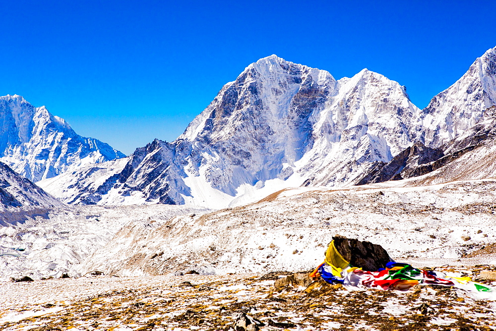 Everest Peak with prayer flags, Himalayas, Nepal, Asia