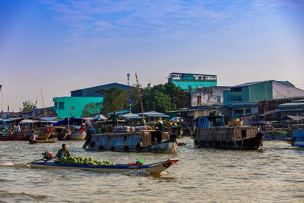 The floating market outside Can Tho, Vietnam, Indochina, Southeast Asia, Asia