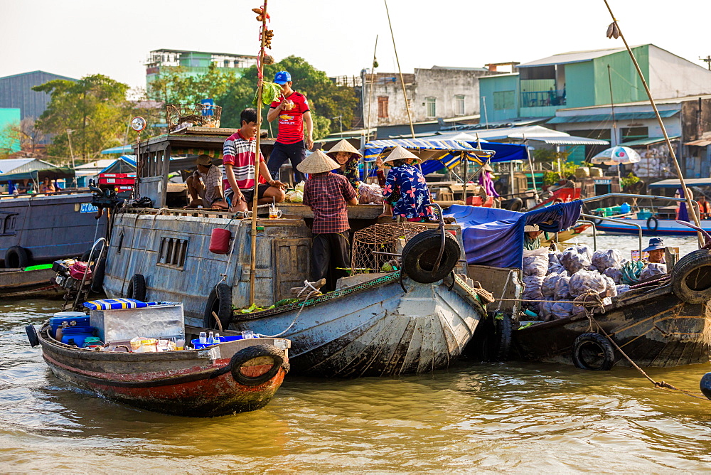 The floating market outside of Can Tho, Vietnam, Indochina, Southeast Asia, Asia