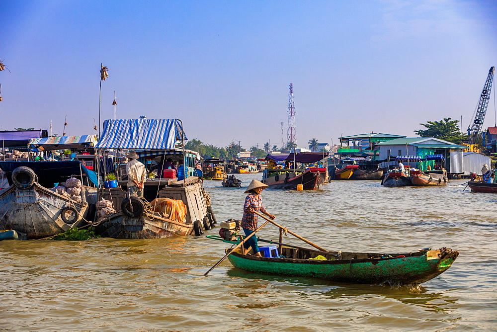 The floating market outside Can Tho, Vietnam, Indochina, Southeast Asia, Asia