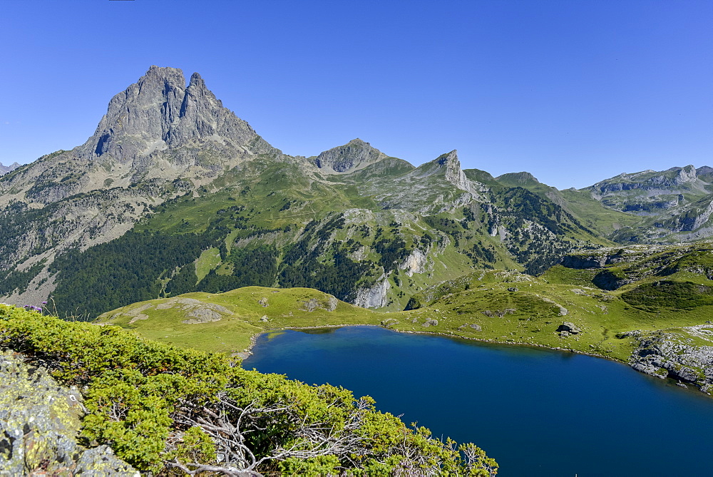 Lac du Miey and Pic Midi d'Ossau seen from the GR10 hiking trail in the French Pyrenees, Pyrenees Atlantiques, France, Europe