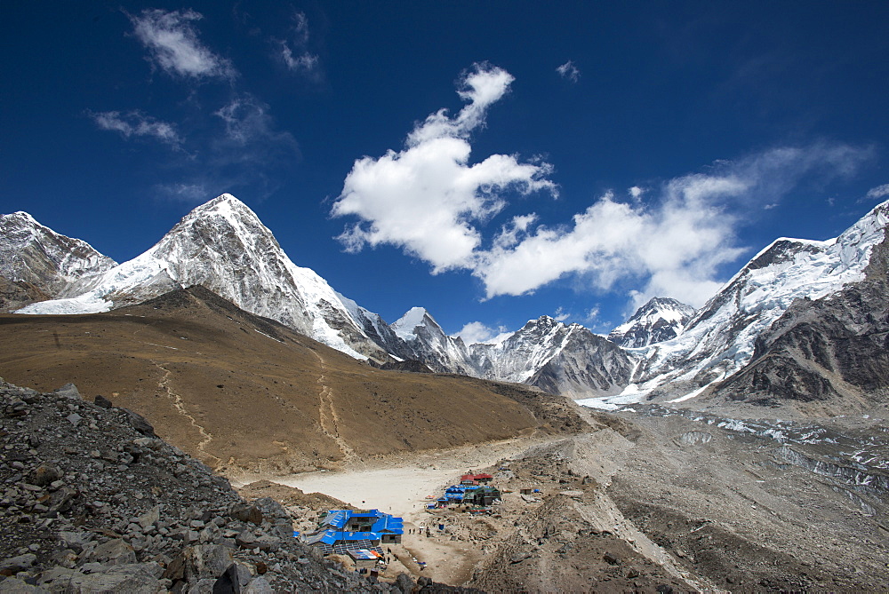 The last village on the Everest Base Camp trek lying at 5100m, Khumbu Region, Nepal, Himalayas, Asia