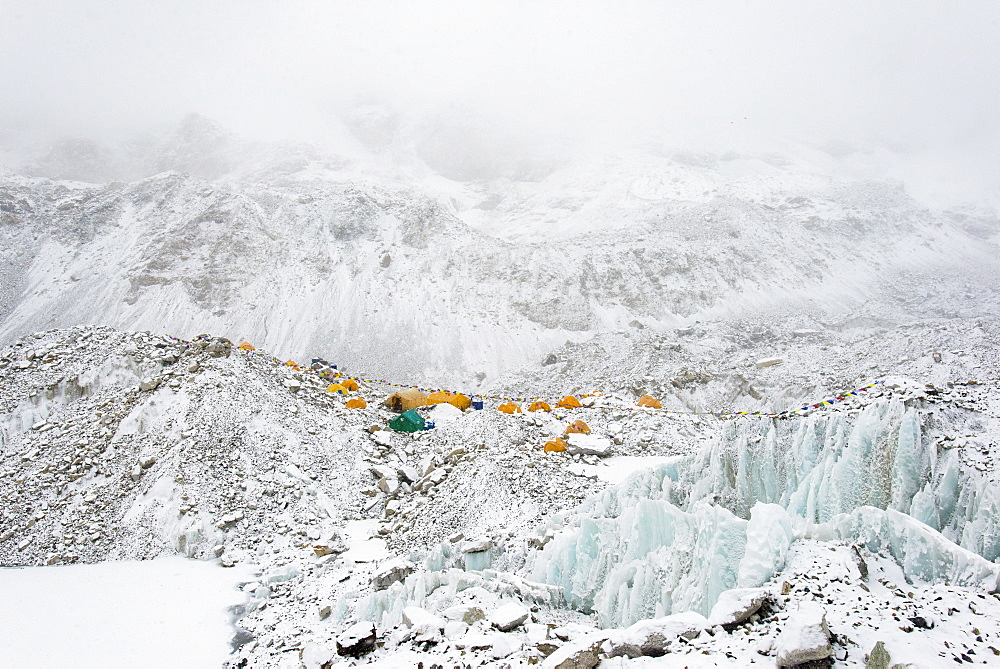 Everest Base Camp at the end of the Khumbu glacier lies at 5350m, Khumbu Region, Nepal, Himalayas, Asia