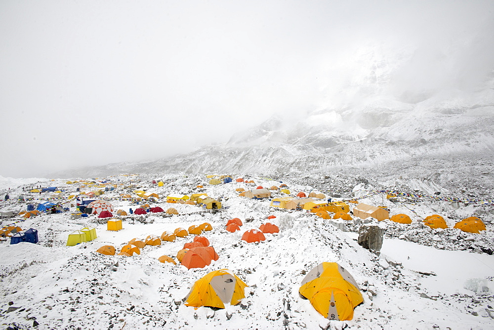 Everest Base Camp at the end of the Khumbu glacier lies at 5350m, Khumbu Region, Nepal, Himalayas, Asia