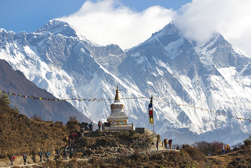 Hoards of trekkers make their way to Everest Base Camp, Mount Everest is the peak on the left, Khumbu Region, Nepal, Himalayas, Asia