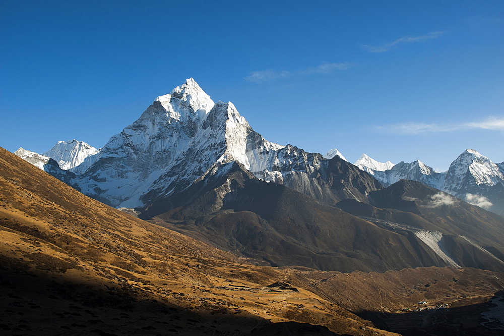 The stunning pointed peak of Ama Dablam, 6812m, seen from Dhukla in the Khumbu Region, Nepal, Himalayas, Asia