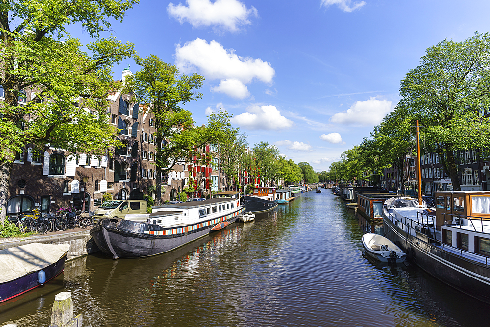 Houseboats on Brouwersgracht Canal, Amsterdam, North Holland, The Netherlands, Europe