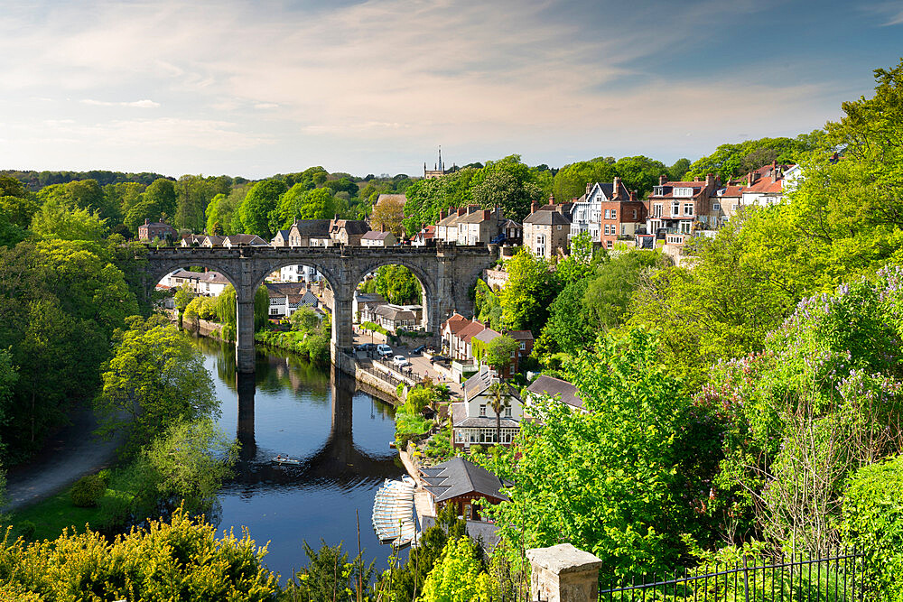 Knaresborough viaduct and the River Nidd in springtime, Yorkshire, England, United Kingdom, Europe