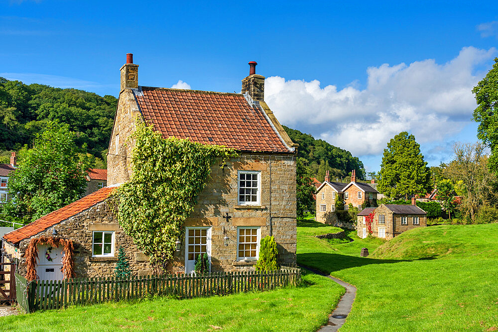 Stone cottages around the village green at moorland village of Hutton Le Hole on the North Yorkshire Moors, Yorkshire, England, United Kingdom, Europe