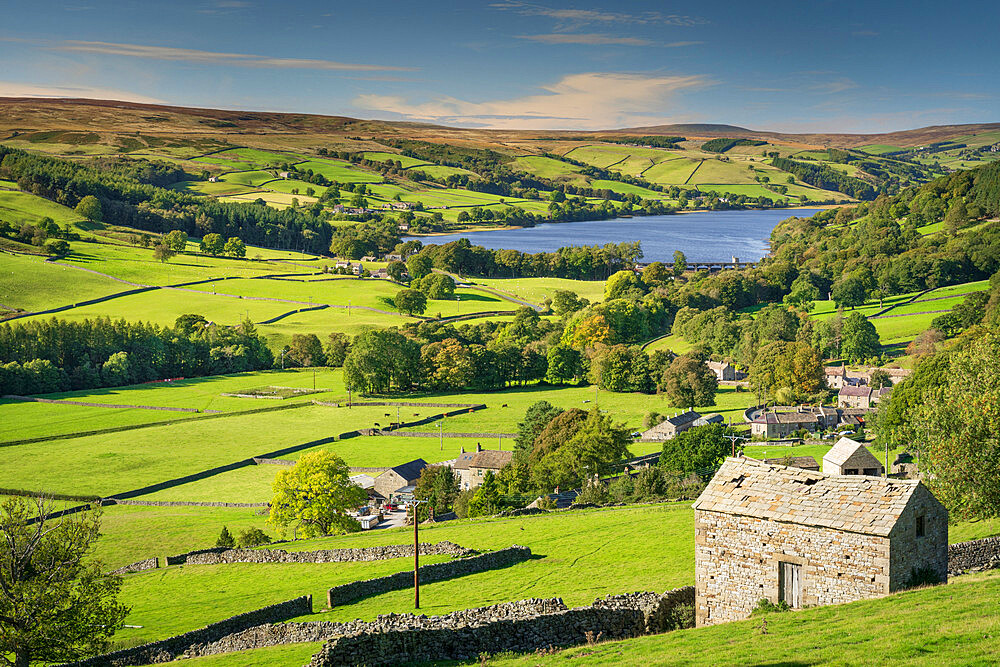 Gouthwaite Reservoir, Dales Barns and Dry Stone Walls in Nidderdale, The Yorkshire Dales, Yorkshire, England, United Kingdom, Europe