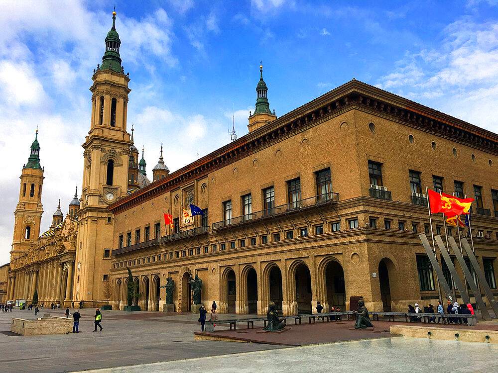 The Cathedral-Basilica of Our Lady of the Pillar and municipal government building, Zaragoza, Aragon, Spain, Europe