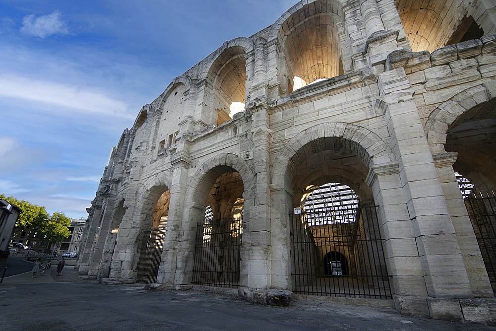 Arles Amphitheatre (les Arenes d'Arles), built by the Romans in 90 AD, Arles, Bouches-du-Rhone, Provence, France, Europe