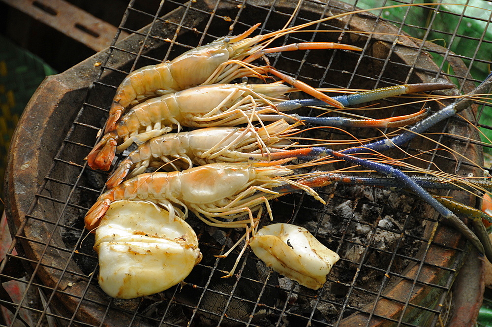 Grilled Shrimps and Squid, Thai Street Food, Bangkok, Thailand, Southeast Asia, Asia