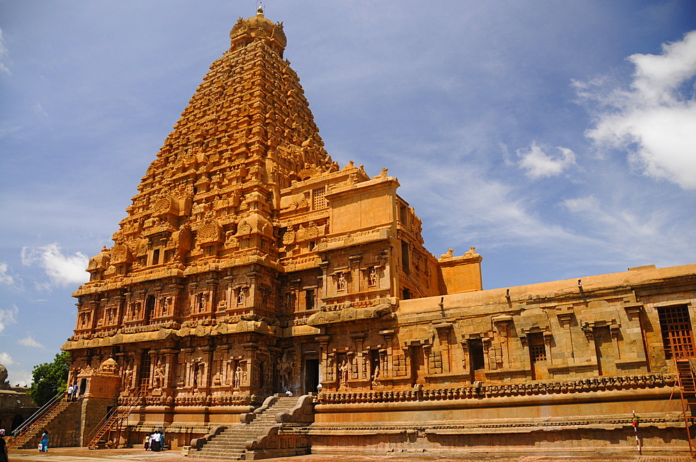 Vimana, Brihadeeswarar (Brihadisvara) Hindu Chola temple, Thanjavur, UNESCO World Heritage Site, Tamil Nadu, India, Asia