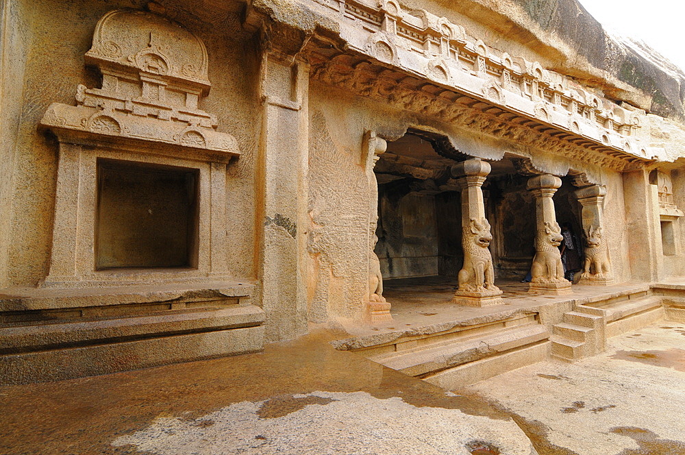 Ramanuja Mandapam, rock carved temple, Mahabalipuram, UNESCO World Heritage Site, Tamil Nadu, India, Asia