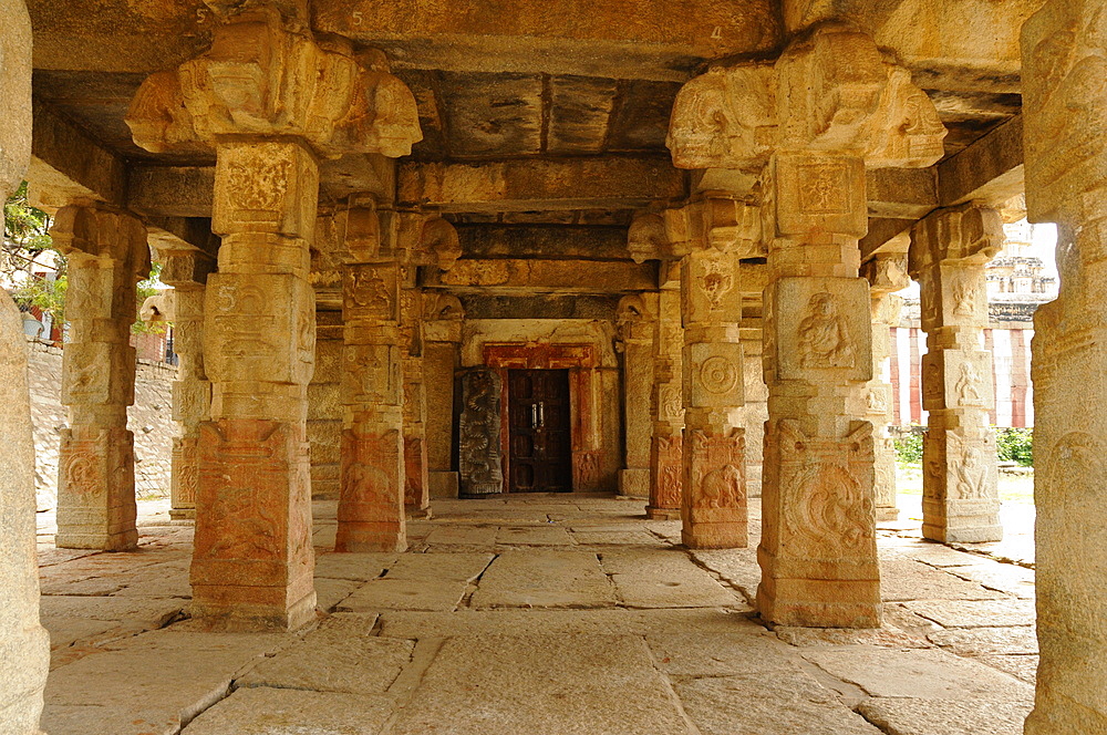 Interior of the Sri Virupaksha temple in Hampi, UNESCO World Heritage Site, Karnataka, India, Asia