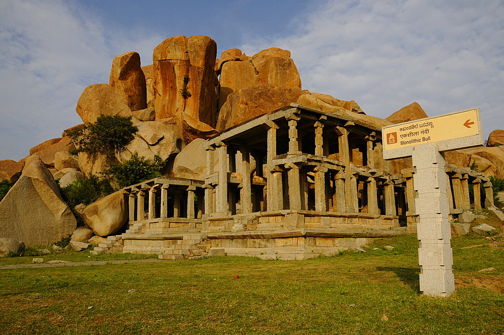 Monolithic Bull, Hindu Temple in Hampi, UNESCO World Heritage Site, Karnataka, India, Asia