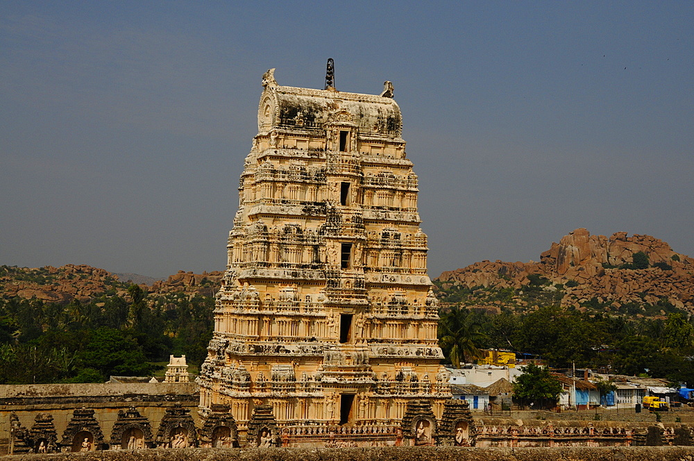 Gopura of Virupaksha Temple, Hampi, UNESCO World Heritage Site, Karnataka, India, Asia