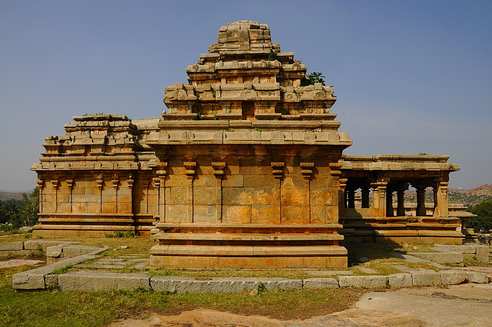 Temple, Hemakuta Hill, Hampi, UNESCO World Heritage Site, Karnataka, India, Asia