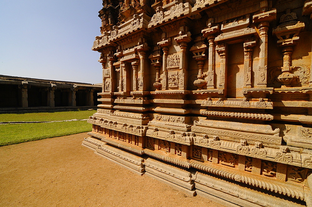 Outer wall of the Amman shrine, Hazara Rama Temple, Royal Center (Royal Enclosure), Hampi, UNESCO World Heritage Site, Karnataka, India, Asia