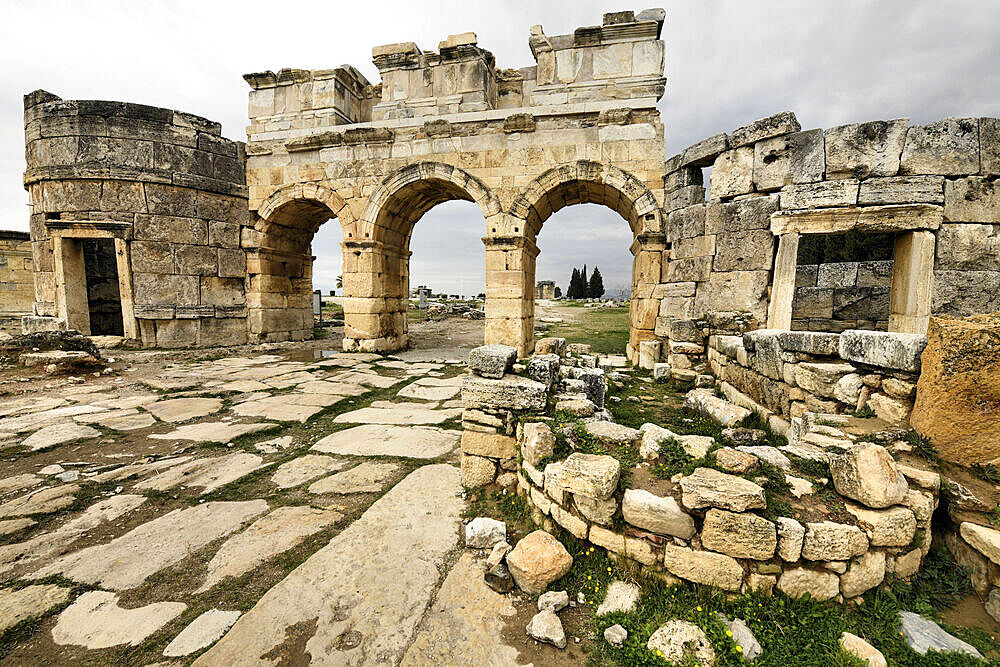 Ancient City of Hierapolis, Pamukkale, UNESCO World Heritage Site, Anatolia, Turkey, Asia Minor, Asia