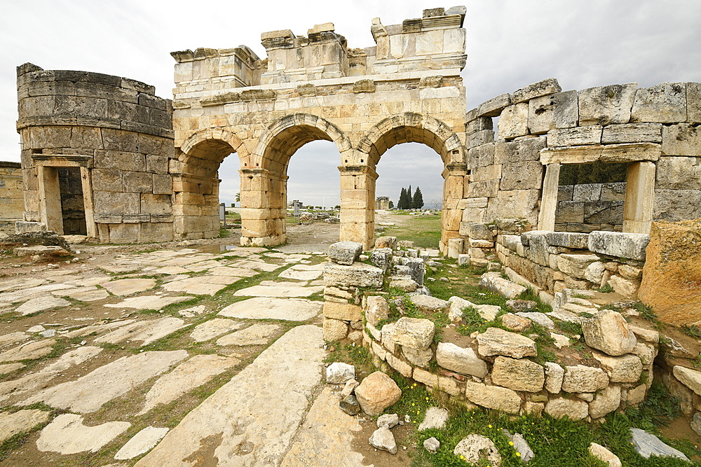 Ancient City of Hierapolis, Pamukkale, UNESCO World Heritage Site, Anatolia, Turkey, Asia Minor, Asia