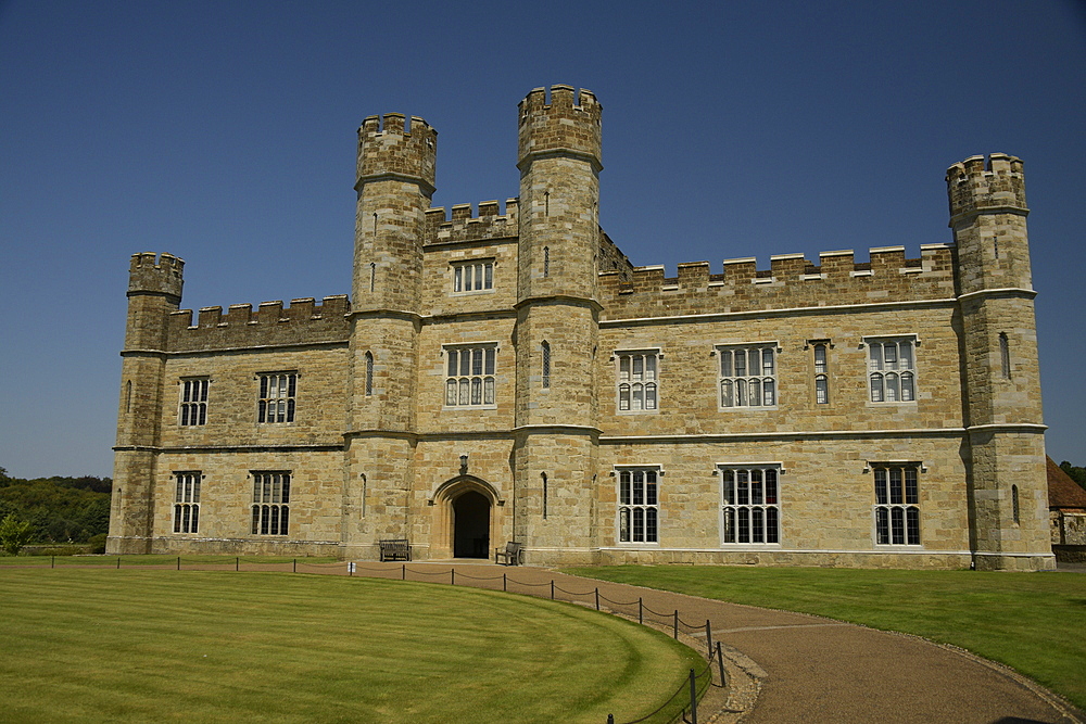 Leeds Castle near Maidstone, Kent, England, United Kingdom, Europe