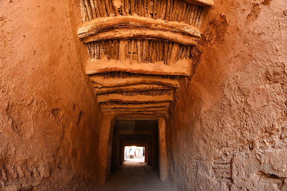 Passageway between two buildings in Taroudant, old Berber architecture, Taroudant, Morocco, North Africa, Africa