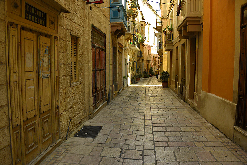 Narrow street in La Valetta, Malta, Mediterranean, Europe