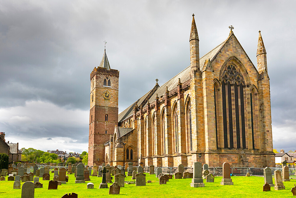 Dunblane Cathedral and graveyard, Stirling, Scotland, United Kingdom, Europe