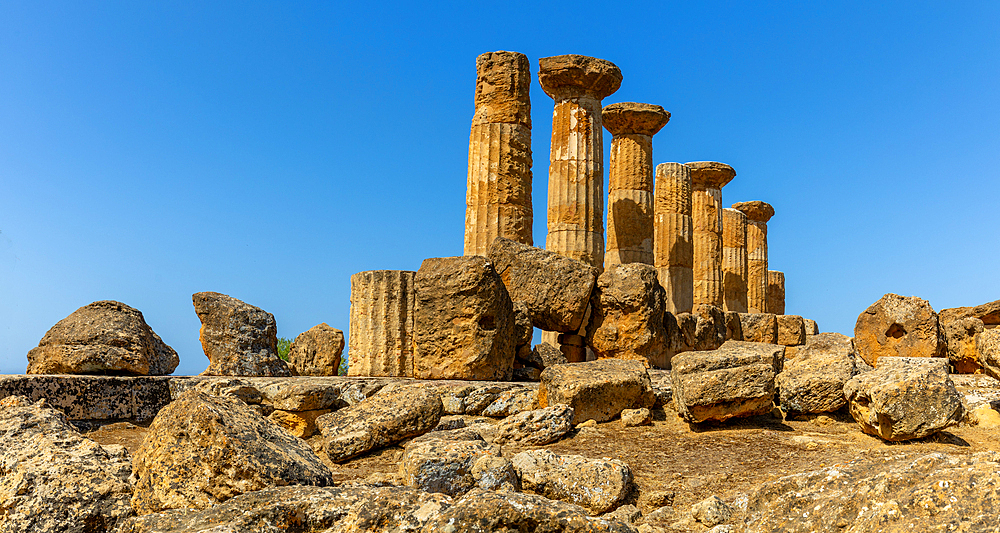 Temple of Heracles, Valle dei Templi (Valley of Temples), UNESCO World Heritage Site, Hellenic architecture, Agrigento, Sicily, Italy, Mediterranean, Europe