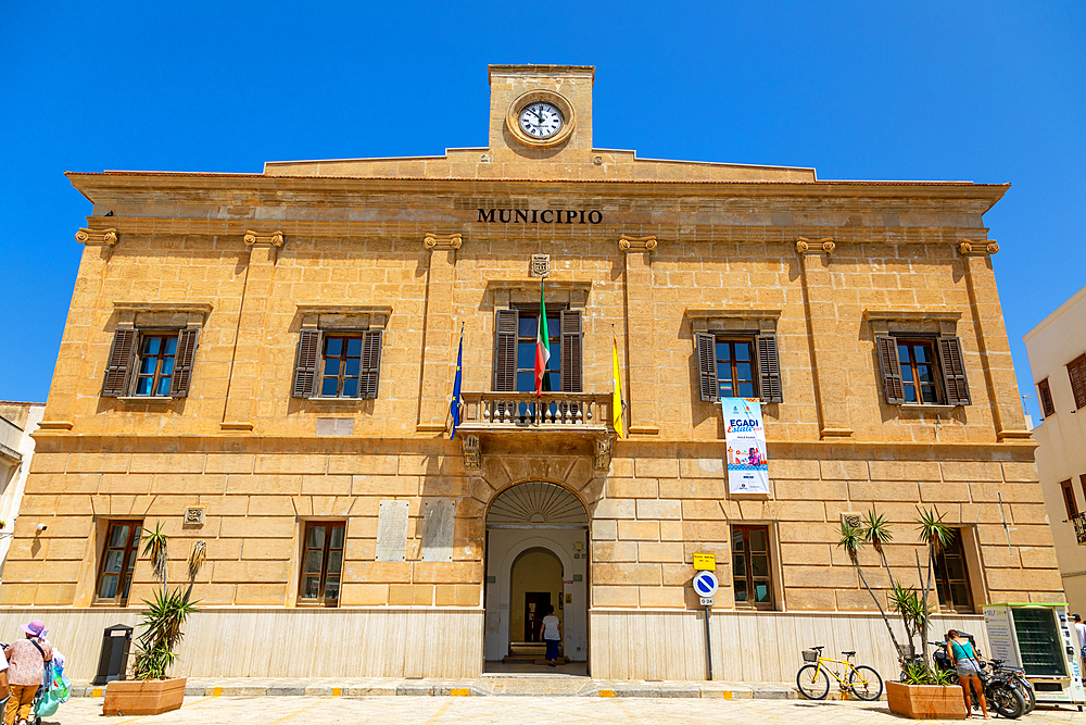 Municipal Palace, Piazza Europa, Favignana, Aegadian Islands, province of Trapani, Sicily, Italy, Mediterranean, Europe