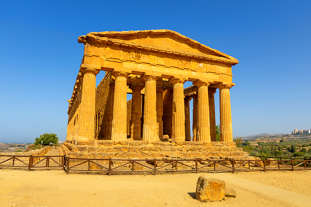 Temple of Concordia, Valle dei Templi (Valley of Temples), UNESCO World Heritage Site, Hellenic architecture, Agrigento, Sicily, Italy, Mediterranean, Europe