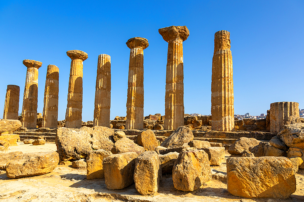 Temple of Heracles, Valle dei Templi (Valley of Temples), UNESCO World Heritage Site, Hellenic architecture, Agrigento, Sicily, Italy, Mediterranean, Europe