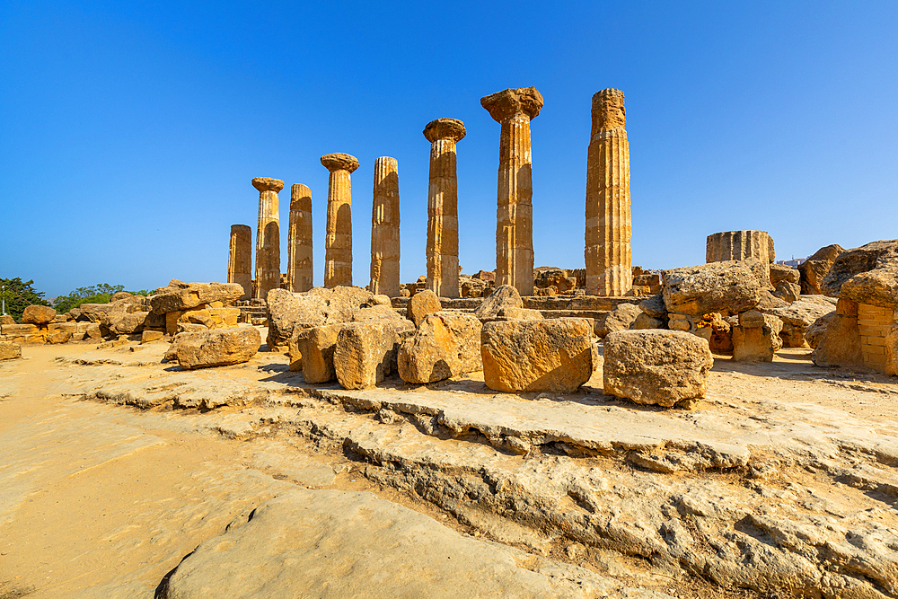 Temple of Heracles, Valle dei Templi (Valley of Temples), UNESCO World Heritage Site, Hellenic architecture, Agrigento, Sicily, Italy, Mediterranean, Europe