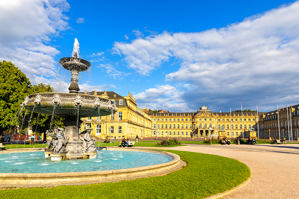 Schlossplatz Stuttgart (Palace Square), New Palace, Fountain, Stuttgart, Baden-Wurttemberg state, Germany, Europe