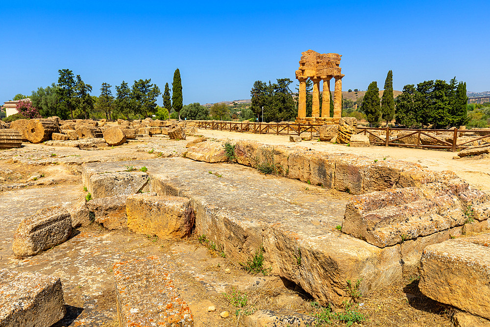 Temple of Castor and Pollux, Valle dei Templi (Valley of Temples), UNESCO World Heritage Site, Hellenic architecture, Agrigento, Sicily, Italy, Mediterranean, Europe