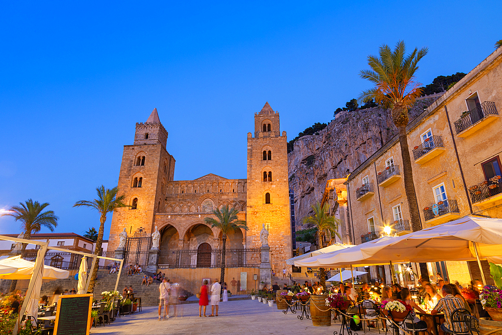 Cathedral of Cefalu, Roman Catholic Basilica, Norman architectural style, UNESCO World Hertiage Site, Province of Palermo, Sicily, Italy, Mediterranean, Europe