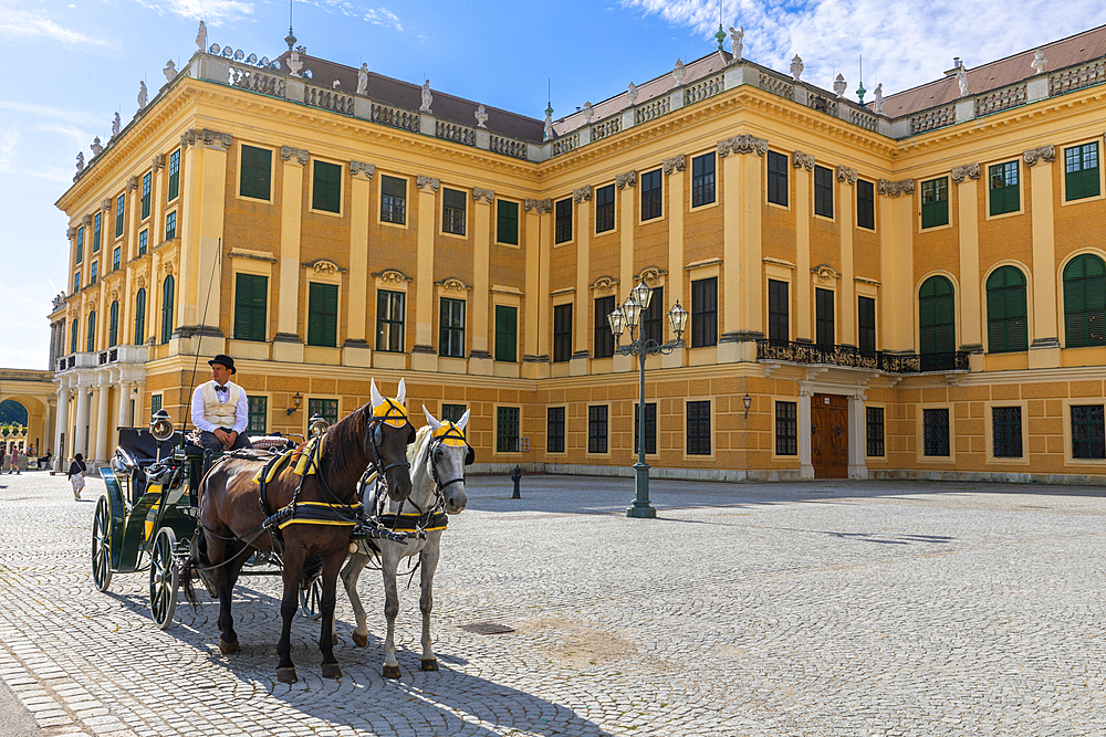 Horse and carriage (faiker), Schonbrunn Palace, UNESCO World Heritage Site, Vienna, Austria, Europe