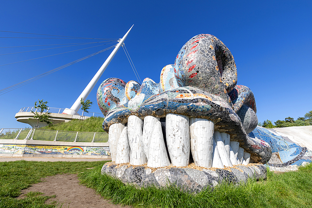 Mythical serpent 'Bella' the Beithir sculpture, Stockingfield Bridge, Forth and Clyde Canal, Glasgow, Scotland, United Kingdom, Europe