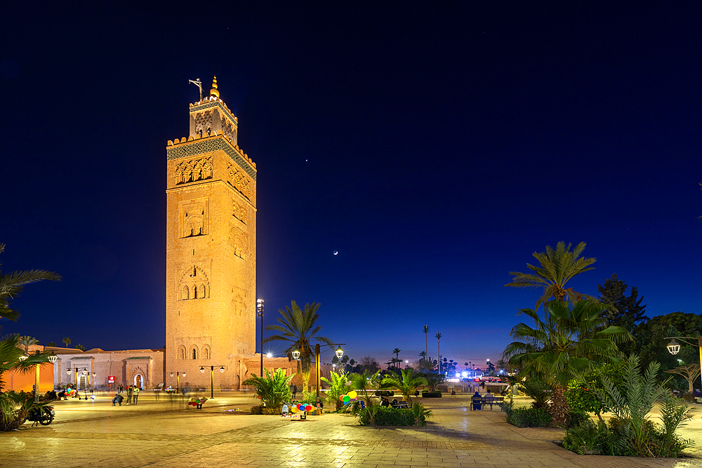 Koutoubia Mosque (Kutubiyya Mosque) and minaret at dusk, UNESCO, Marrakesh, Morocco