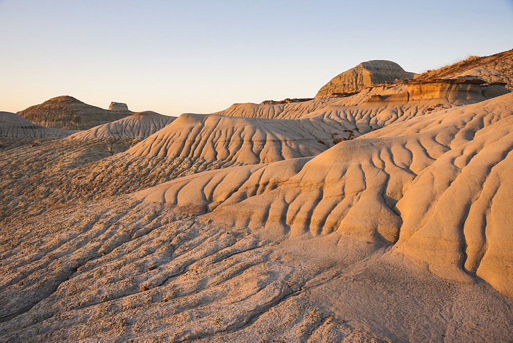 Rock formations and hoodoos in Dinosaur Provincial Park, UNESCO World Heritage Site, Alberta Badlands, Alberta, Canada, North America