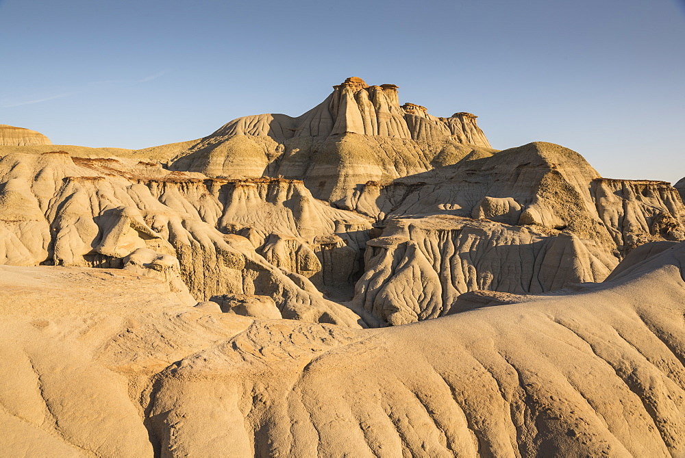 Rock formations and hoodoos in Dinosaur Provincial Park, UNESCO World Heritage Site, Alberta Badlands, Alberta, Canada, North America