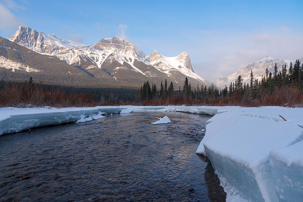 Policeman's Creek in winter with Ha Ling Peak at sunrise, Bow Valley Provincial Park, Canmore, Canadian Rockies, Alberta, Canada, North America