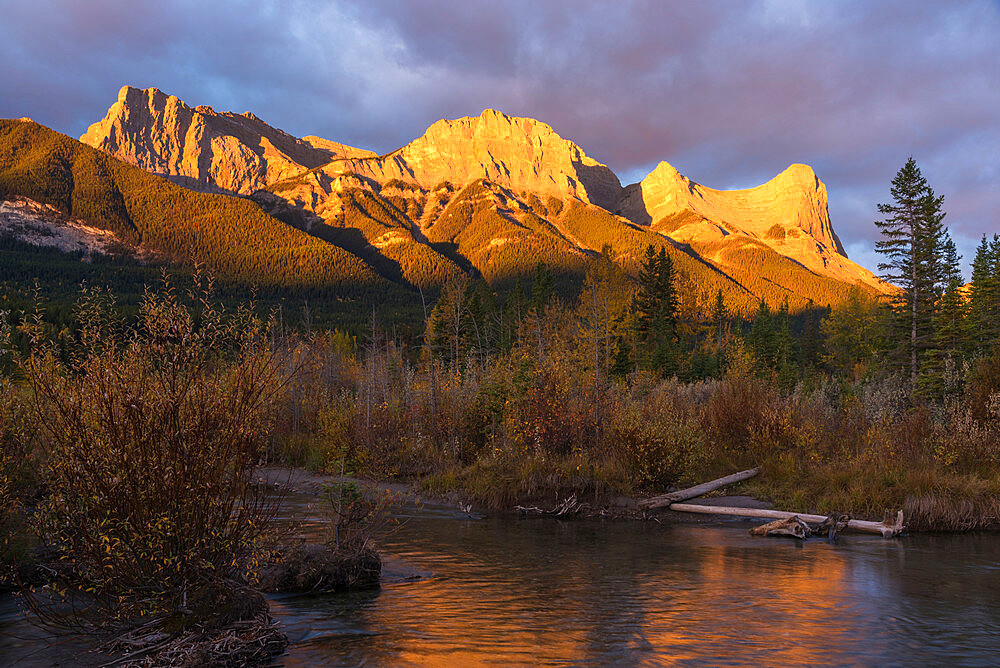 Colourful Sunrise over Ha Ling Peak and Mount Lawrence Grassi in autumn, Canmore, Banff, Alberta, Canadian Rockies, Canada, North America