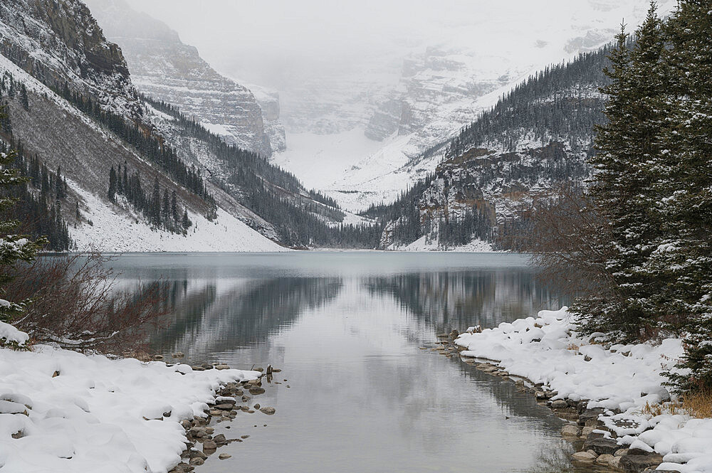 Winter at Lake Louise with snow-covered mountains, Banff National Park, UNESCO World Heritage Site, Alberta, Canadian Rockies, Canada, North America