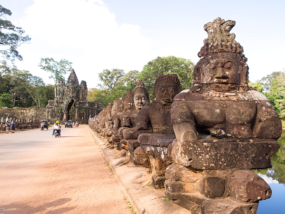 Bridge over the moat to Angkor Thom, Angkor Wat complex, UNESCO World Heritage Site, near Siem Reap, Cambodia, Indochina, Southeast Asia, Asia