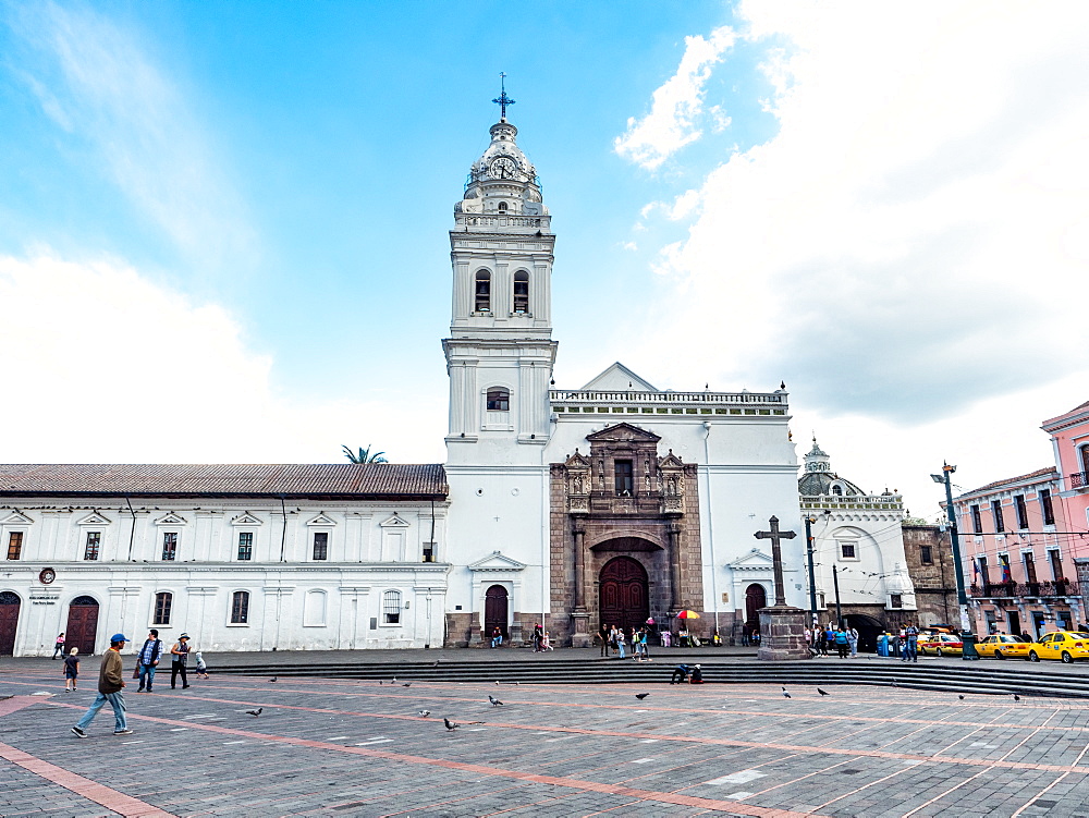 The Plaza of Santo Domingo with its 17th century church, UNESCO World Heritage Site, colonial centre, Quito, Ecuador, South America